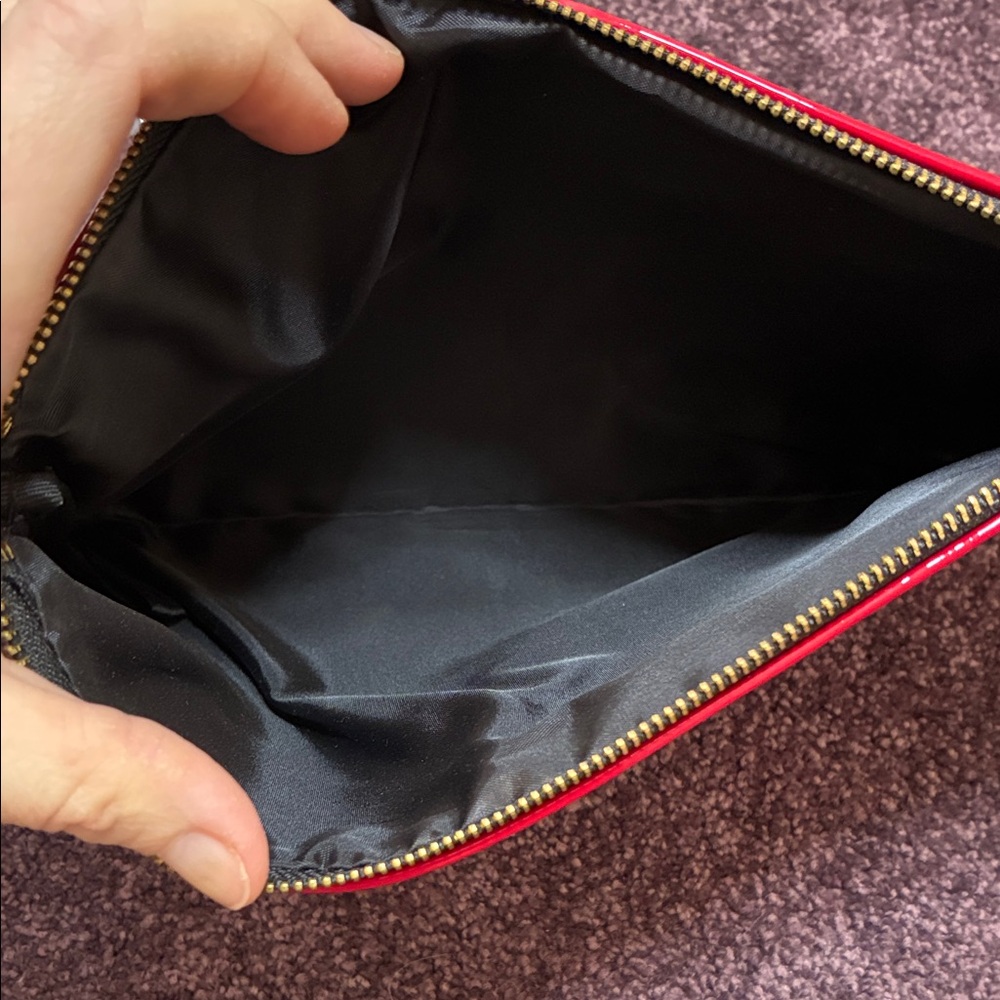Yves Saint Laurent Red Patent Leather cosmetic bag with 1 Random beauty item - Picture 4 of 5